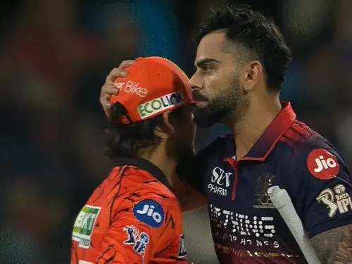 विराट ने अनुष्का को फ्लाइंग किस दी:IPL 2026 के पहले मैच में RCB की जीत के बाद लुटाया प्यार
